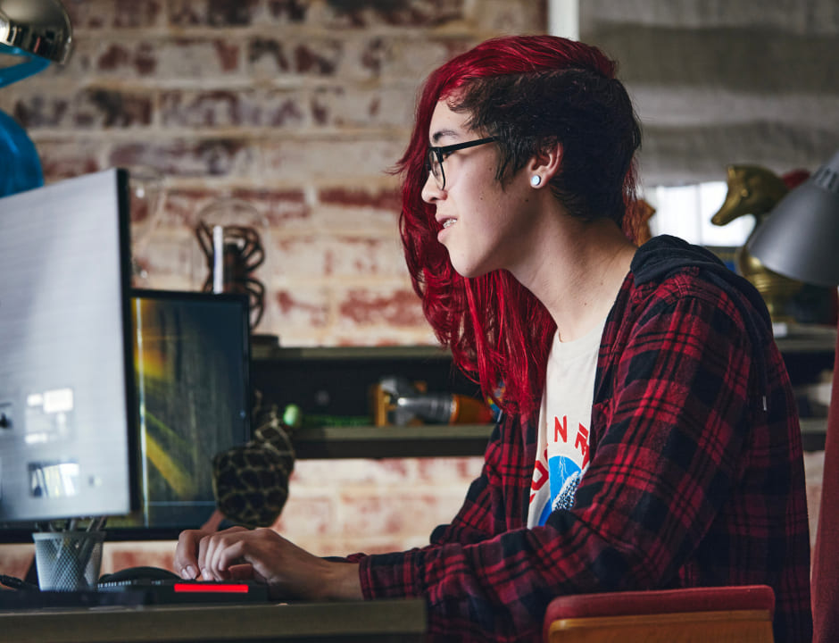 art student learning virtually
